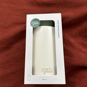 Frank green 68 oz water bottle white and green NWT